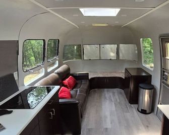 Airstream 34 at Gamble Hollow - Sulphur