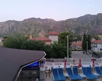 Castle Apart - İçmeler