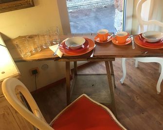 fast (5 G) internet for free in apartment 0.5 for two! - Darmstadt - Yemek odası