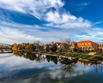 Regia Panzio es Etterem - Mosonmagyaróvár - Vista del exterior