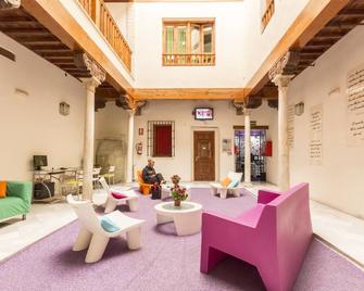 White Nest Hostel - Granada
