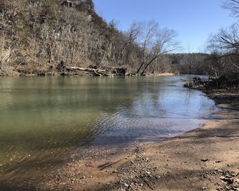 Secluded Ozarks Tiny House cabin in Eminence, MO at Old Desperado Ranch - Eminence - Playa