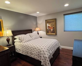 The Conclave Experience - 2 bed, 1.5 Bath - Indianapolis