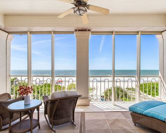 Ocean Blue Villa | Beachfront with Pool - Belleair Bluffs - Balcón