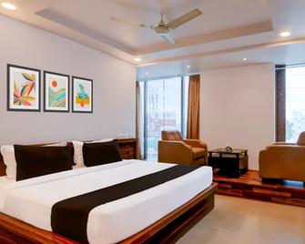 Hotel Vaishnavi Grand - Warangal - Bedroom