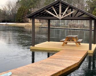 Large Waterfront Home Nestled in Bamboo Forest with Private Pool, Burlington NC - Burlington