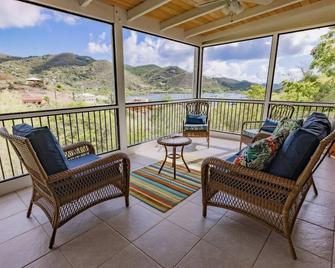 Bungalow Blue ~ 1 bedroom w/ AC in heart of Coral Bay - St. John - Balcony