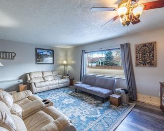 Affordable Family Friendly Home - Near Downtown Creede - Creede - Sala de estar