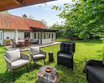 Beautifully Located House In Melsted Gudhjem - Gudhjem - Innenhof