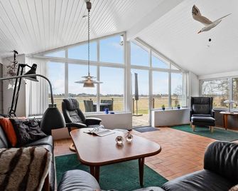 3 bedroom amazing home in Sæby - Saeby - Вітальня
