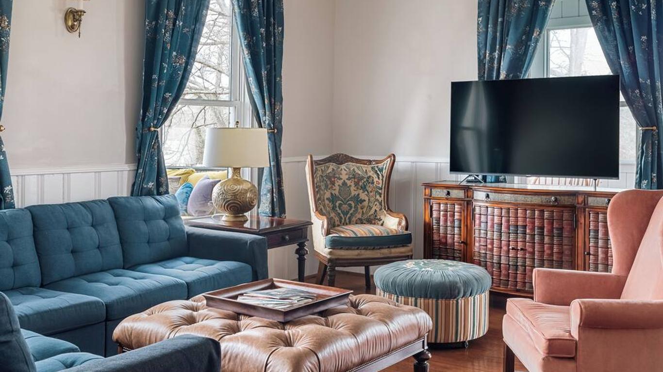 Stone Mountain Manor