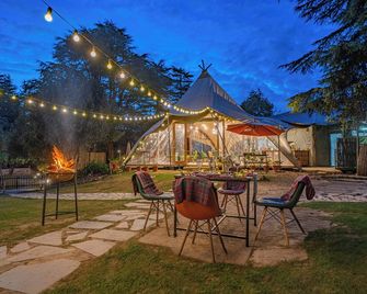 Everest Base Camp, Near George Everest House, 5kms from Library chowk - Mussoorie - Patio