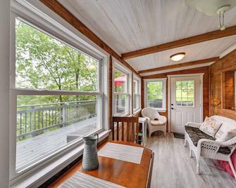 Our Lakeside Retreat with Deck on Lake Herrington! - Lancaster - Sala de estar