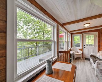 Our Lakeside Retreat w/ Deck on Lake Herrington! - Lancaster - Sala de estar