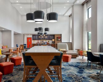 Hampton Inn & Suites Ypsilanti - Ypsilanti - Essbereich