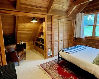 Cedarbank - Cabin in Virginia Wine Country - Linden - Bedroom
