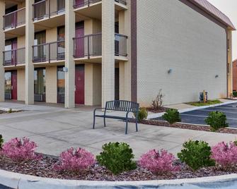 Red Roof Inn Plus+ Huntsville - Madison - Madison - Building