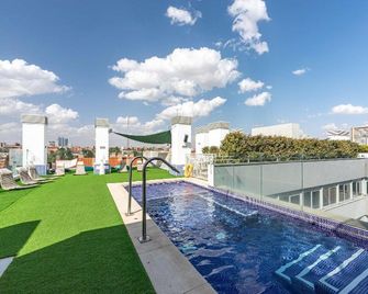 Residencia Universitaria Claudio Coello - Madrid - Havuz