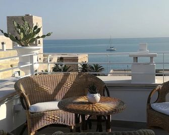 Muragie Del Castello B&b - Trani - Balcón