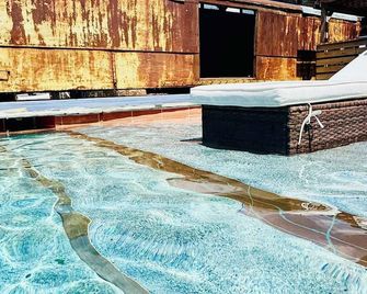 Historical 1930's Lodge on Ranger Hill w/ Pool. Hour-ish from FTW! - Ranger - Pool