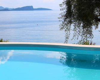Enjoy Lichnos Bay Village, Camping, Hotel and Apartments - Parga - Piscina