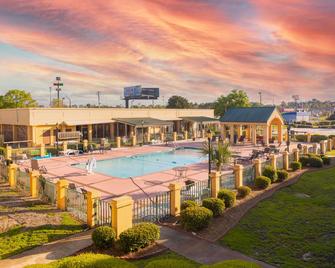 كواليتي إن ريتش موند هيل - سافاناه آي-95 - ريتشموند هيل - مبنى