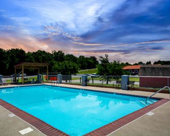 Red Roof Inn Berea - Berea - Басейн