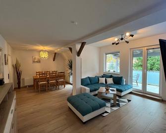 Ferienwohnung Familie Büchel - Zella-Mehlis - Wohnzimmer