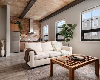 Pulaski Point Properties - Chicago - Living room