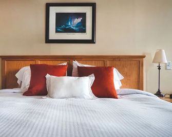 Smugglers Cove Inn - Lunenburg