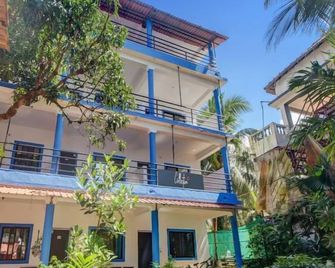 Aqua Wave By Yogitree Hotels - Мандрем - Будівля