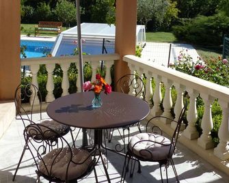 Very beautiful villa with swimming pool and adjoining one-bedroom apartment in the Uchaux mountains - Uchaux - Balcony