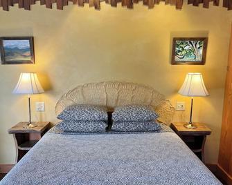 BunkHouse Inn Room 5-Dog Friendly,Walk to Downtown Winthrop! - Winthrop - Bedroom