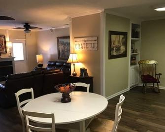 Perfect location for your stay in the TriCities TN - Kingsport - Dining room