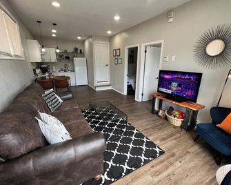 New,private 2/1 Unit Close To Jblm And Plu - Parkland - Living room