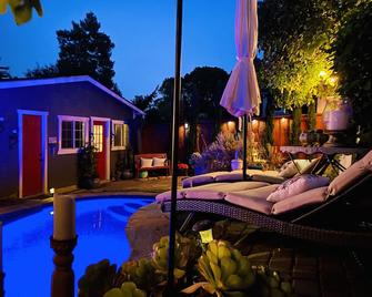 Petaluma Wine Country relaxing get away w/salt water pool/ spa close to downtown - Petaluma - Pool