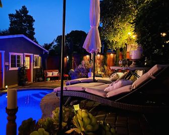 Petaluma Wine Country relaxing get away w/salt water pool/ spa close to downtown - Petaluma - Bazén