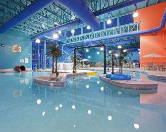 Garner Hotel Gillette South By IHG - ג'ילט - בריכה