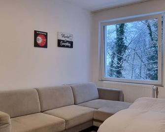 Moderne Zentrumsnahe Ferienwohnung - Munster (Örtze) - Wohnzimmer