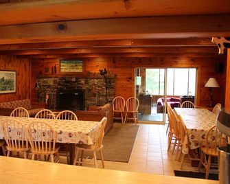 Assemble Your Gang In The Elk Mountain Area For Year-Round Enjoyment - Union Dale - Restaurante