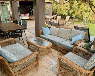 Spacious Beach Residence w Backyard Pond & Hot Tub - Carlsbad - Patio