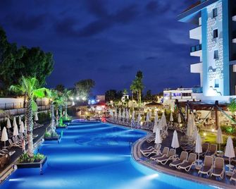 Seashell Resort & Spa - Side - Pool