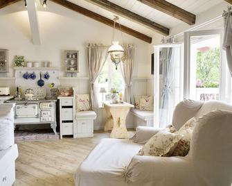 Weißt Du noch - Gästehäuser & Suiten - Kuehlungsborn - Living room
