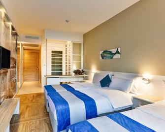 Carine Hotel Delfin - Bijela - Bedroom