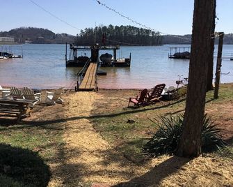Pier 39 on Lake Lanier. #1 Rated rental in Gainesville! - Gainesville