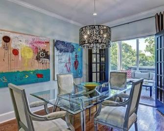 Luxe Myers Park 2br King Condo | Porch | Private - Charlotte - Sala pranzo