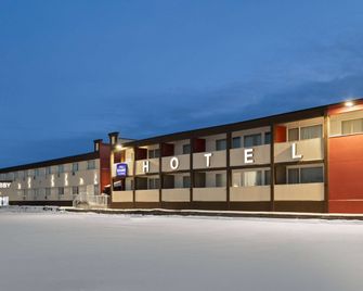 Baymont by Wyndham Edson - Edson - Building