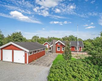 Amazing home in Skjern with kitchen - Skjern - Building