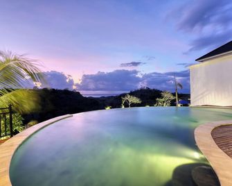 Kelingking Parama Resort - נוסה פנידה - בריכה