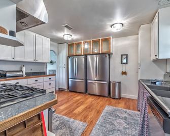 Cozy 4BR Ranch Home Near Sedona & Jerome with Game Room & Fire Pit - Cottonwood - Küche